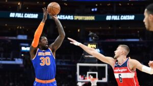 New York Knicks forward Julius Randle shoots over Washington Wizards center Kristaps Porzingis. / Brad Mills-USA TODAY Sports